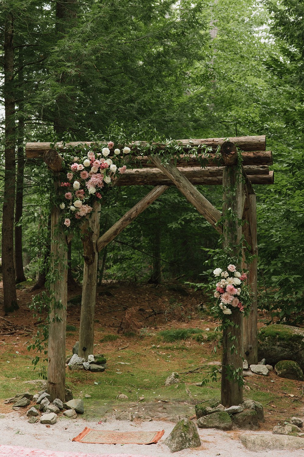 Wedding decorations during a dreamy spring wedding