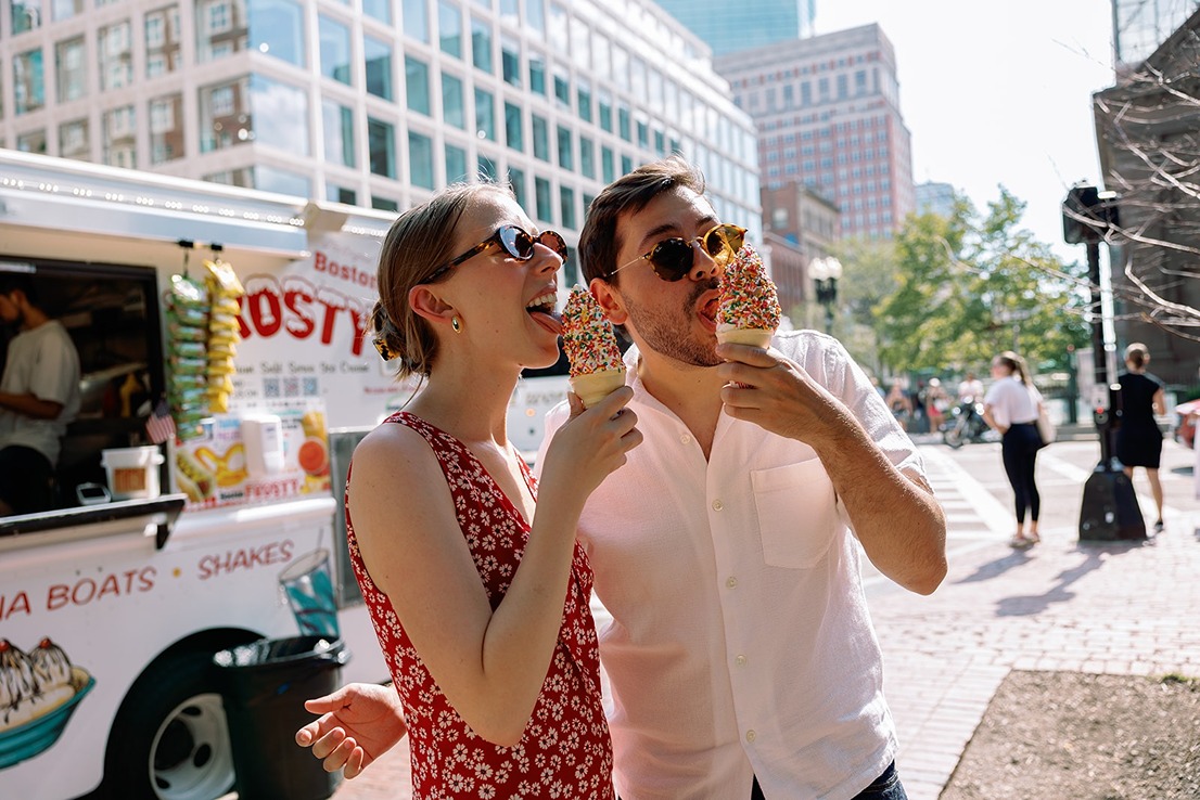 engagement photos at the frosty truck