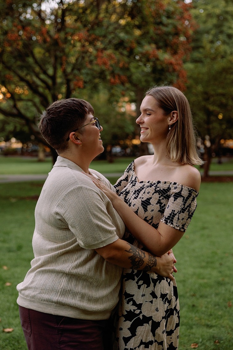 engagement photos at ​boston common in the fall