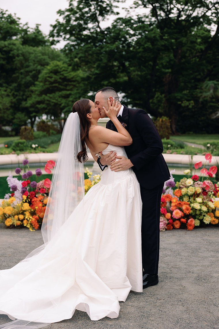 gardens at elm bank wellesley ma wedding ceremony portraits